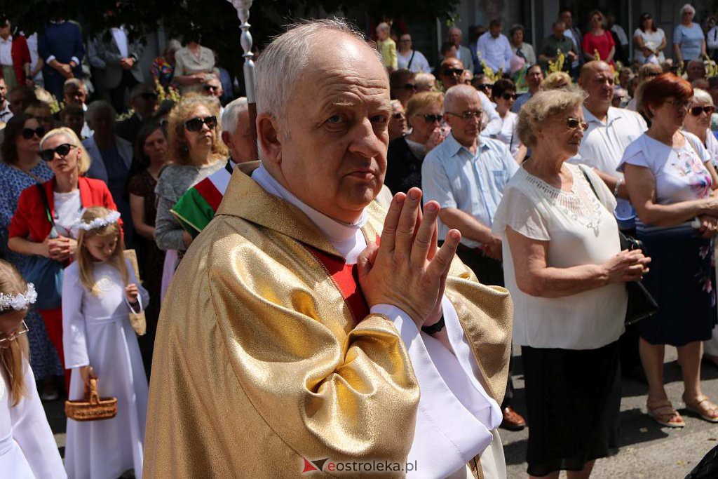 Procesja Bożego Ciała 2022 w sanktuarium pw. św. Antoniego Padewskiego w Ostrołęce [16.06.2022] - zdjęcie #15 - eOstroleka.pl