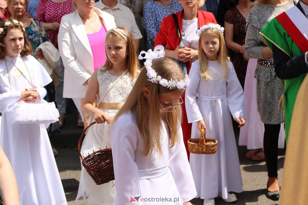 Procesja Bożego Ciała 2022 w sanktuarium pw. św. Antoniego Padewskiego w Ostrołęce [16.06.2022] - zdjęcie #14 - eOstroleka.pl