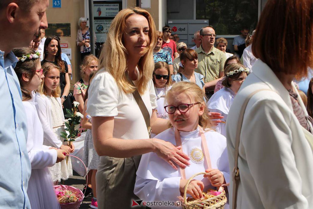 Procesja Bożego Ciała 2022 w sanktuarium pw. św. Antoniego Padewskiego w Ostrołęce [16.06.2022] - zdjęcie #10 - eOstroleka.pl