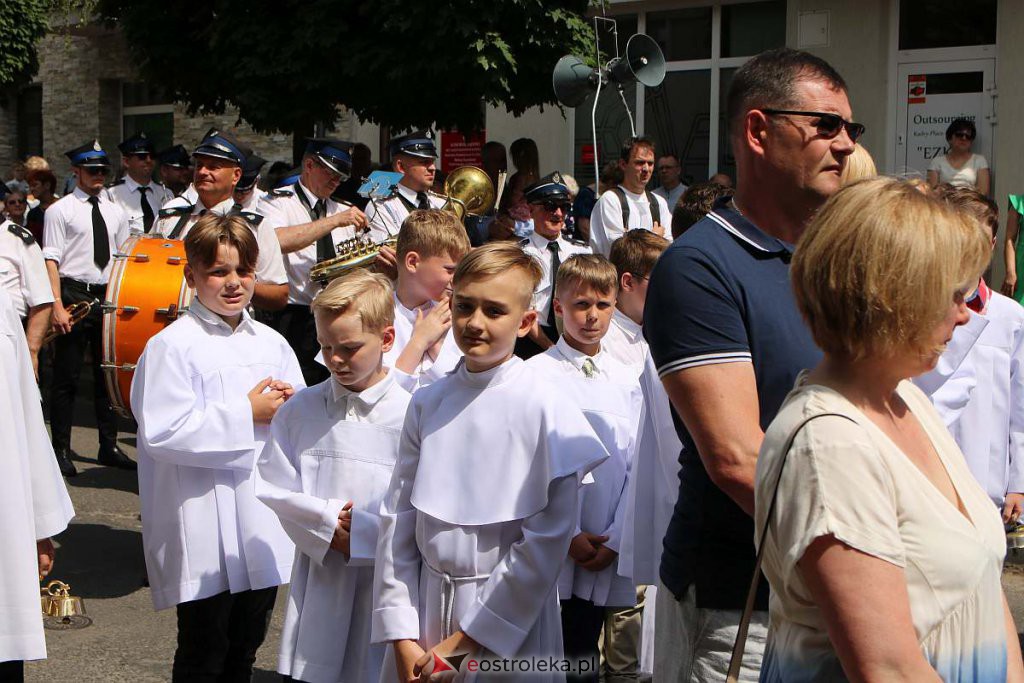 Procesja Bożego Ciała 2022 w sanktuarium pw. św. Antoniego Padewskiego w Ostrołęce [16.06.2022] - zdjęcie #7 - eOstroleka.pl