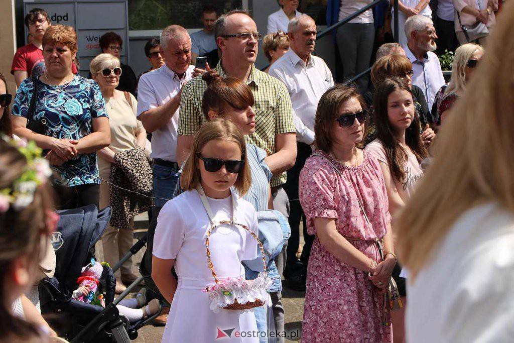 Procesja Bożego Ciała 2022 w sanktuarium pw. św. Antoniego Padewskiego w Ostrołęce [16.06.2022] - zdjęcie #6 - eOstroleka.pl