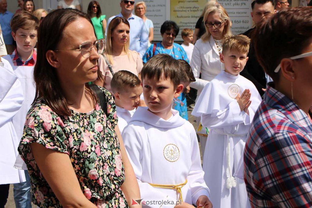 Procesja Bożego Ciała 2022 w sanktuarium pw. św. Antoniego Padewskiego w Ostrołęce [16.06.2022] - zdjęcie #5 - eOstroleka.pl