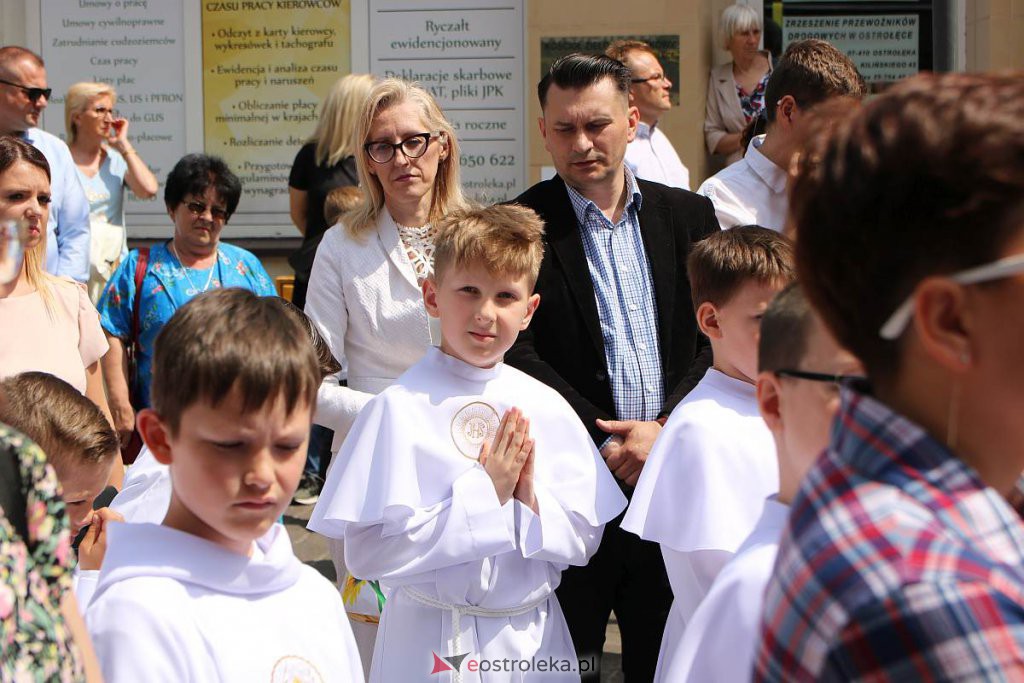 Procesja Bożego Ciała 2022 w sanktuarium pw. św. Antoniego Padewskiego w Ostrołęce [16.06.2022] - zdjęcie #4 - eOstroleka.pl