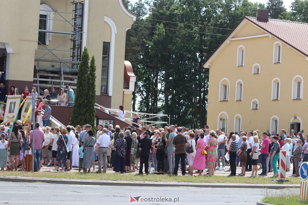 Boże Ciało 2022. Procesja w parafii pw. św. Franciszka z Asyżu [16.06.2022] - zdjęcie #4 - eOstroleka.pl