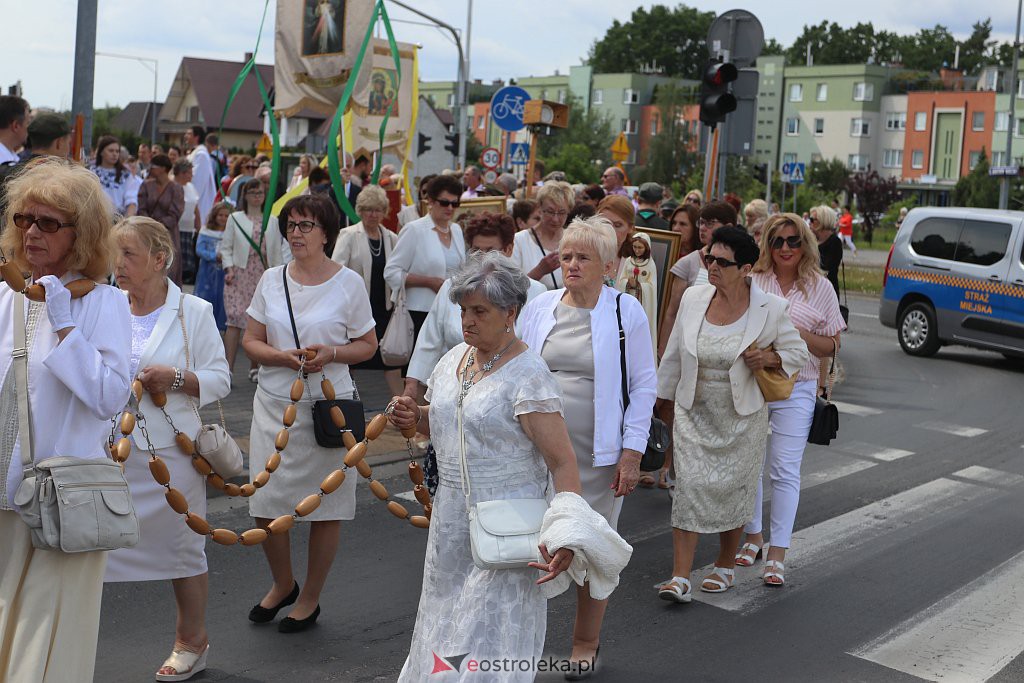 Boże Ciało 2022. Procesja w parafii pw. św. Franciszka z Asyżu [16.06.2022] - zdjęcie #128 - eOstroleka.pl