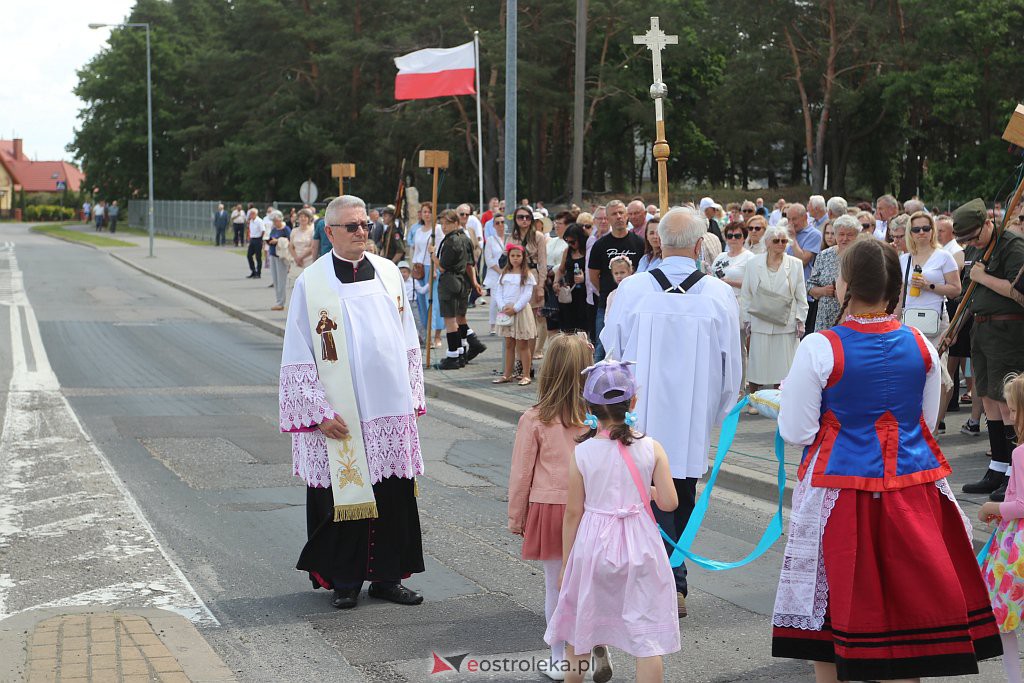 Boże Ciało 2022. Procesja w parafii pw. św. Franciszka z Asyżu [16.06.2022] - zdjęcie #20 - eOstroleka.pl