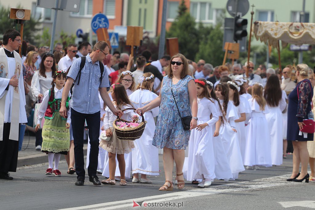 Boże Ciało 2022. Procesja w parafii pw. św. Franciszka z Asyżu [16.06.2022] - zdjęcie #41 - eOstroleka.pl