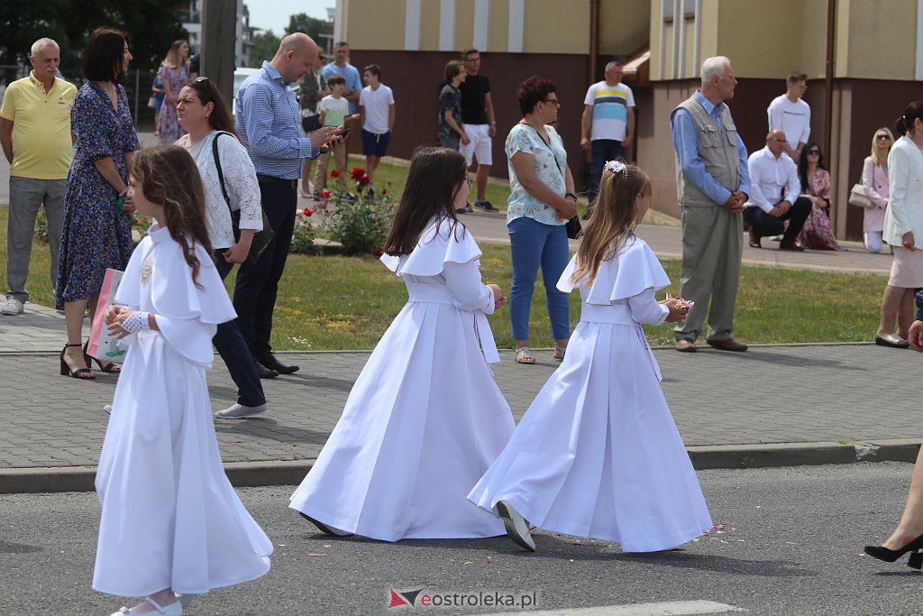 Boże Ciało 2022. Procesja w parafii pw. św. Franciszka z Asyżu [16.06.2022] - zdjęcie #49 - eOstroleka.pl