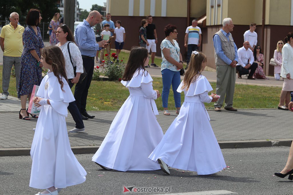 Boże Ciało 2022. Procesja w parafii pw. św. Franciszka z Asyżu [16.06.2022] - zdjęcie #97 - eOstroleka.pl