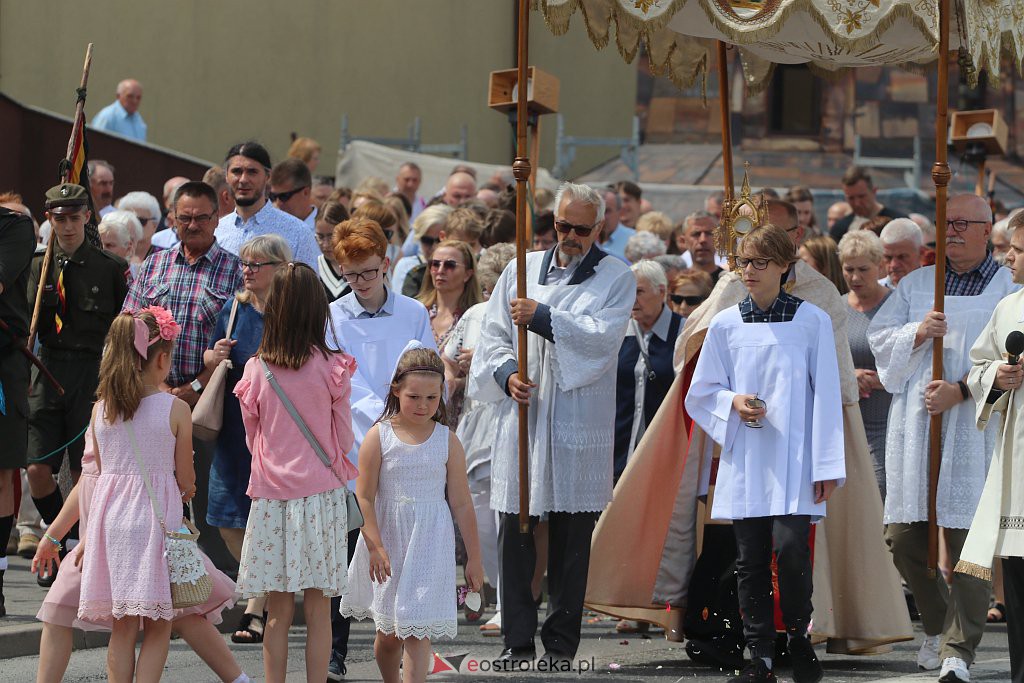 Boże Ciało 2022. Procesja w parafii pw. św. Franciszka z Asyżu [16.06.2022] - zdjęcie #54 - eOstroleka.pl