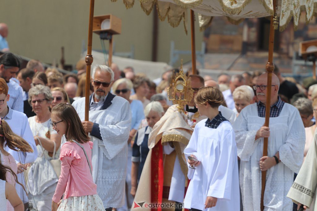 Boże Ciało 2022. Procesja w parafii pw. św. Franciszka z Asyżu [16.06.2022] - zdjęcie #90 - eOstroleka.pl