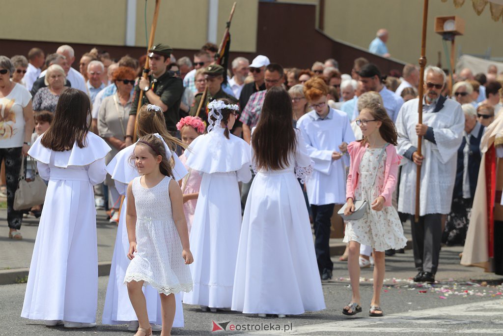 Boże Ciało 2022. Procesja w parafii pw. św. Franciszka z Asyżu [16.06.2022] - zdjęcie #89 - eOstroleka.pl