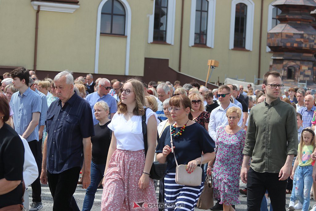 Boże Ciało 2022. Procesja w parafii pw. św. Franciszka z Asyżu [16.06.2022] - zdjęcie #45 - eOstroleka.pl