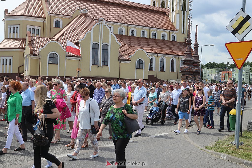 Boże Ciało 2022. Procesja w parafii pw. św. Franciszka z Asyżu [16.06.2022] - zdjęcie #42 - eOstroleka.pl