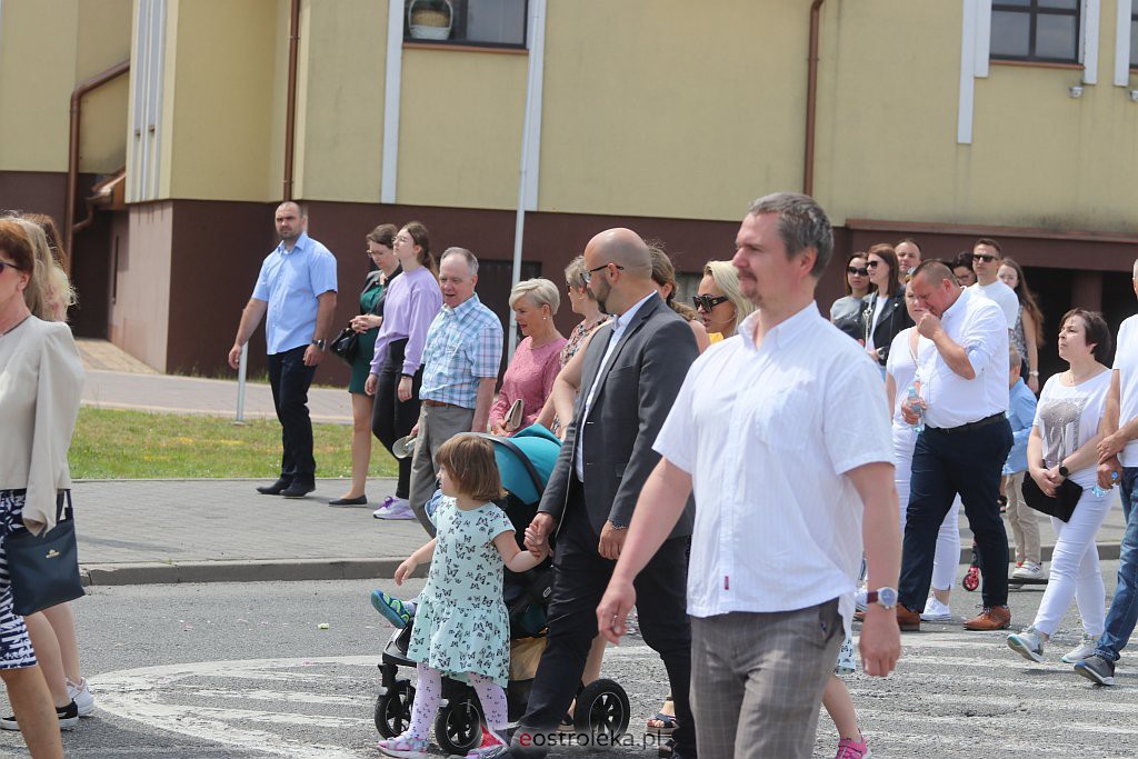 Boże Ciało 2022. Procesja w parafii pw. św. Franciszka z Asyżu [16.06.2022] - zdjęcie #7 - eOstroleka.pl