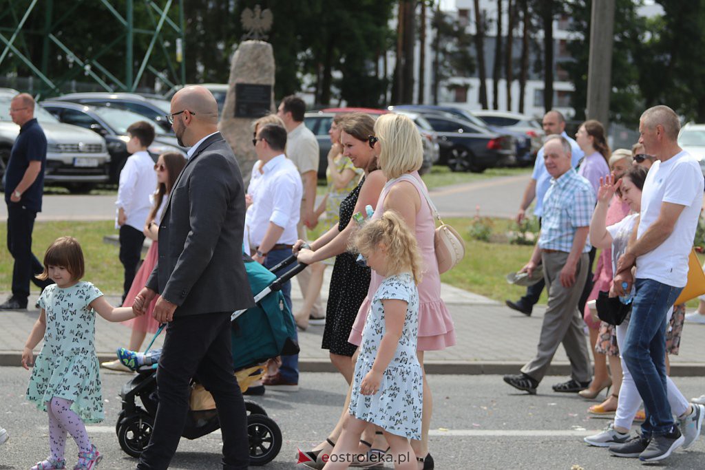 Boże Ciało 2022. Procesja w parafii pw. św. Franciszka z Asyżu [16.06.2022] - zdjęcie #4 - eOstroleka.pl
