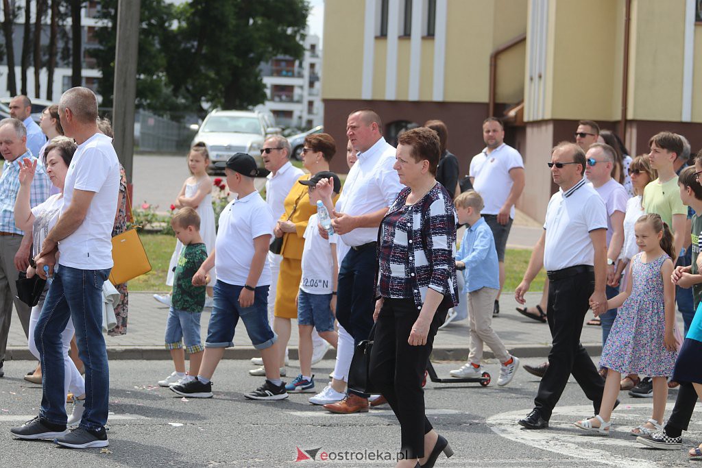 Boże Ciało 2022. Procesja w parafii pw. św. Franciszka z Asyżu [16.06.2022] - zdjęcie #3 - eOstroleka.pl