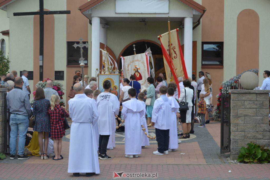 Procesja Bożego Ciała 2022 w parafii pw. NMP Królowej Rodzin w Ostrołęce [16.06.2022] - zdjęcie #89 - eOstroleka.pl