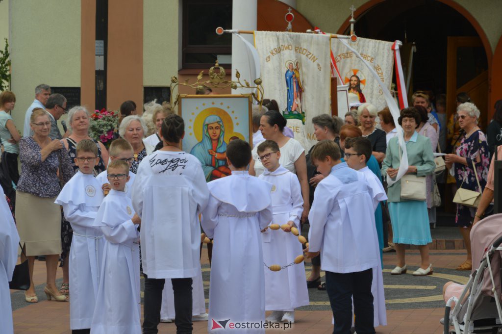 Procesja Bożego Ciała 2022 w parafii pw. NMP Królowej Rodzin w Ostrołęce [16.06.2022] - zdjęcie #85 - eOstroleka.pl