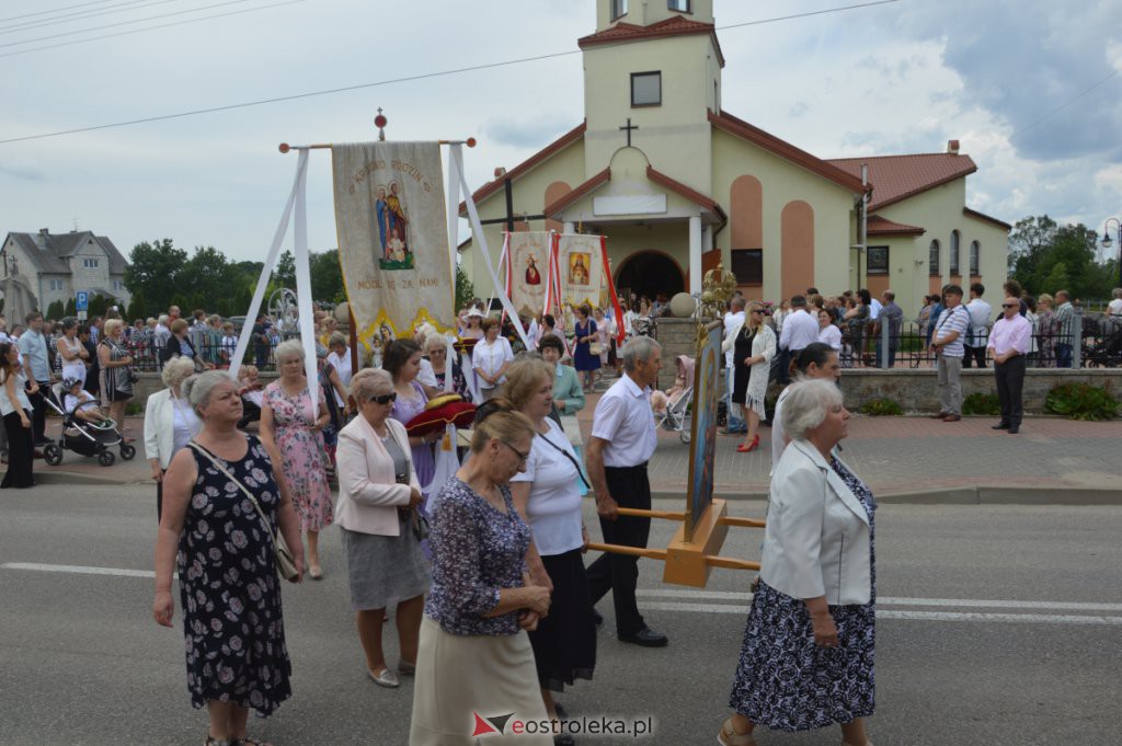Procesja Bożego Ciała 2022 w parafii pw. NMP Królowej Rodzin w Ostrołęce [16.06.2022] - zdjęcie #75 - eOstroleka.pl