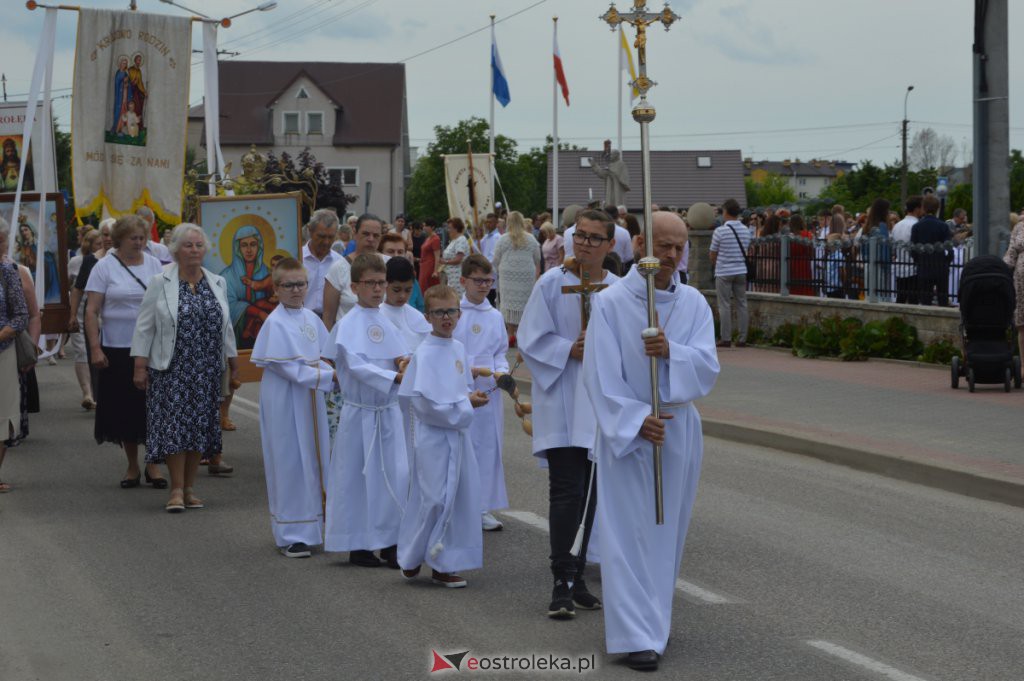 Procesja Bożego Ciała 2022 w parafii pw. NMP Królowej Rodzin w Ostrołęce [16.06.2022] - zdjęcie #73 - eOstroleka.pl