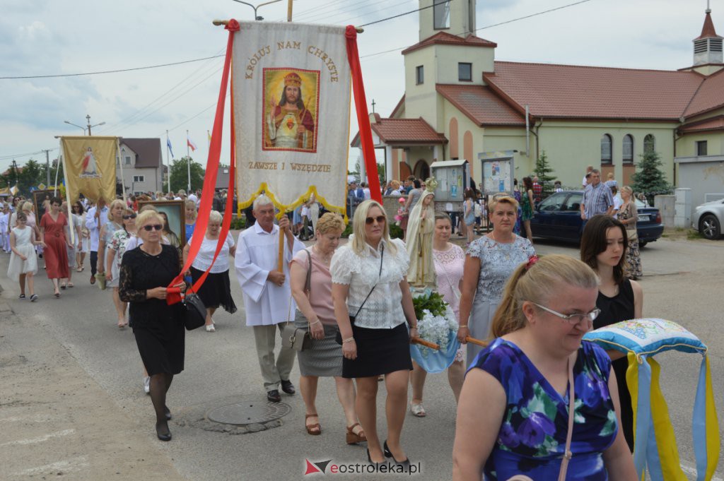 Procesja Bożego Ciała 2022 w parafii pw. NMP Królowej Rodzin w Ostrołęce [16.06.2022] - zdjęcie #59 - eOstroleka.pl