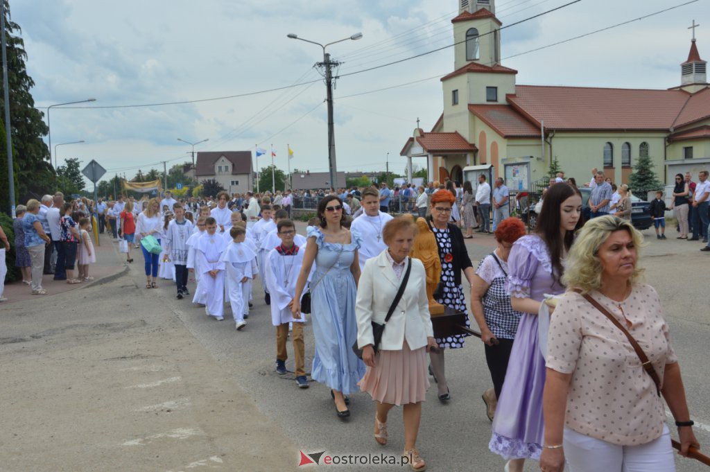 Procesja Bożego Ciała 2022 w parafii pw. NMP Królowej Rodzin w Ostrołęce [16.06.2022] - zdjęcie #46 - eOstroleka.pl