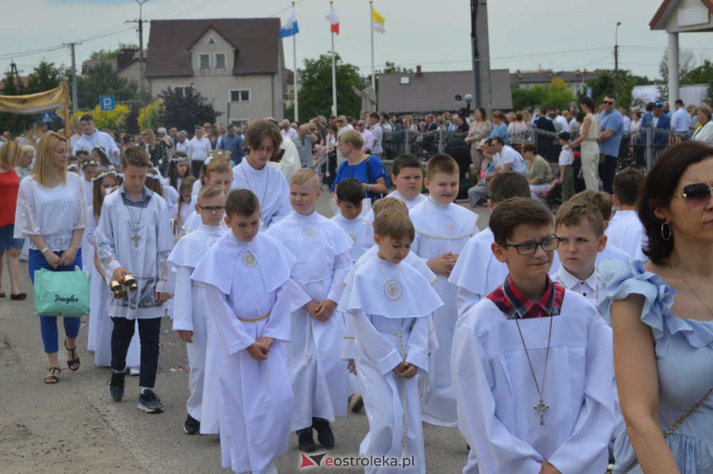 Procesja Bożego Ciała 2022 w parafii pw. NMP Królowej Rodzin w Ostrołęce [16.06.2022] - zdjęcie #45 - eOstroleka.pl