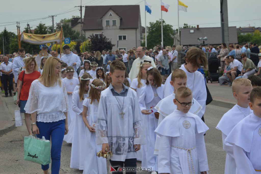 Procesja Bożego Ciała 2022 w parafii pw. NMP Królowej Rodzin w Ostrołęce [16.06.2022] - zdjęcie #44 - eOstroleka.pl