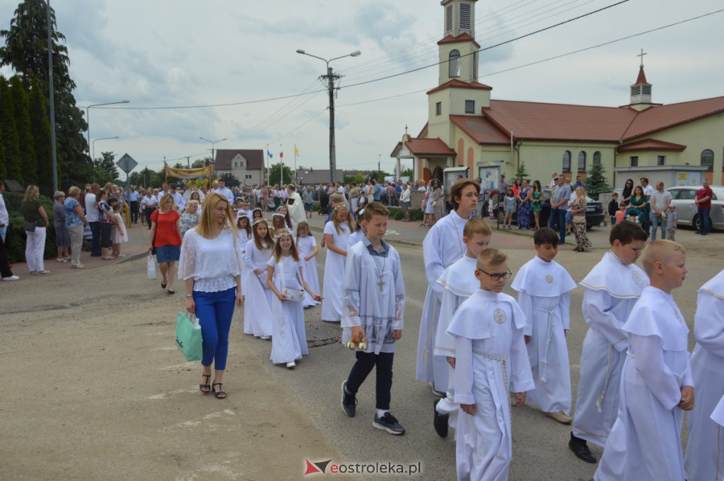 Procesja Bożego Ciała 2022 w parafii pw. NMP Królowej Rodzin w Ostrołęce [16.06.2022] - zdjęcie #40 - eOstroleka.pl