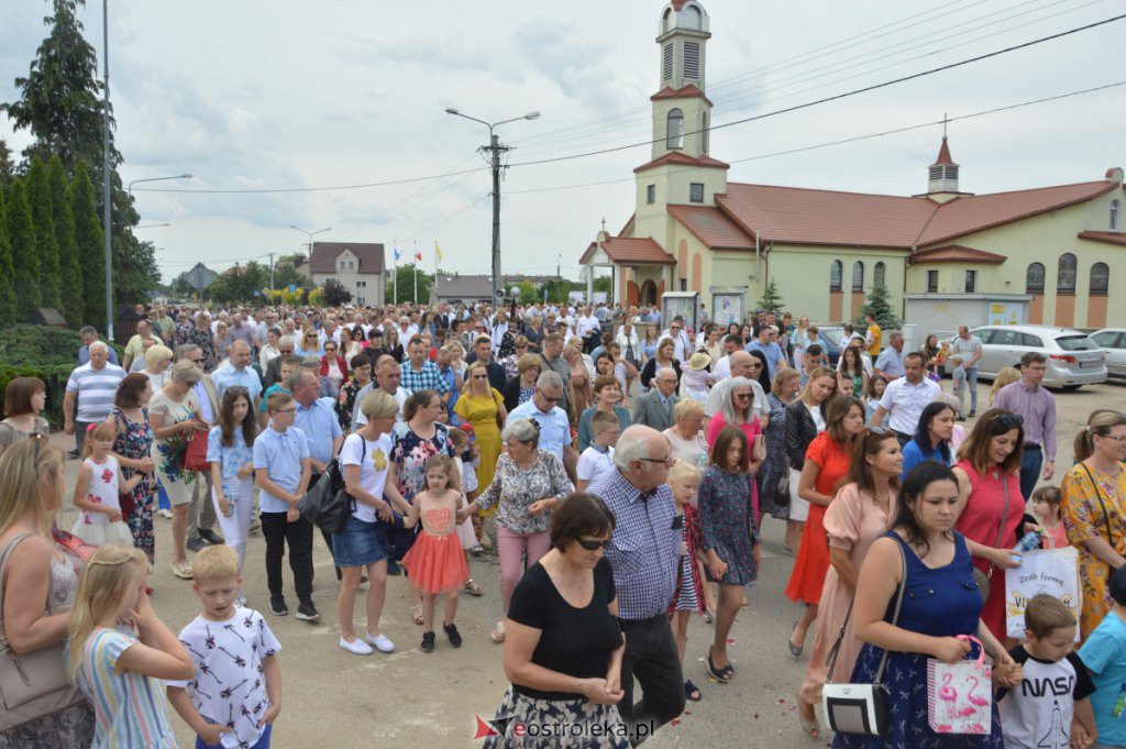 Procesja Bożego Ciała 2022 w parafii pw. NMP Królowej Rodzin w Ostrołęce [16.06.2022] - zdjęcie #20 - eOstroleka.pl