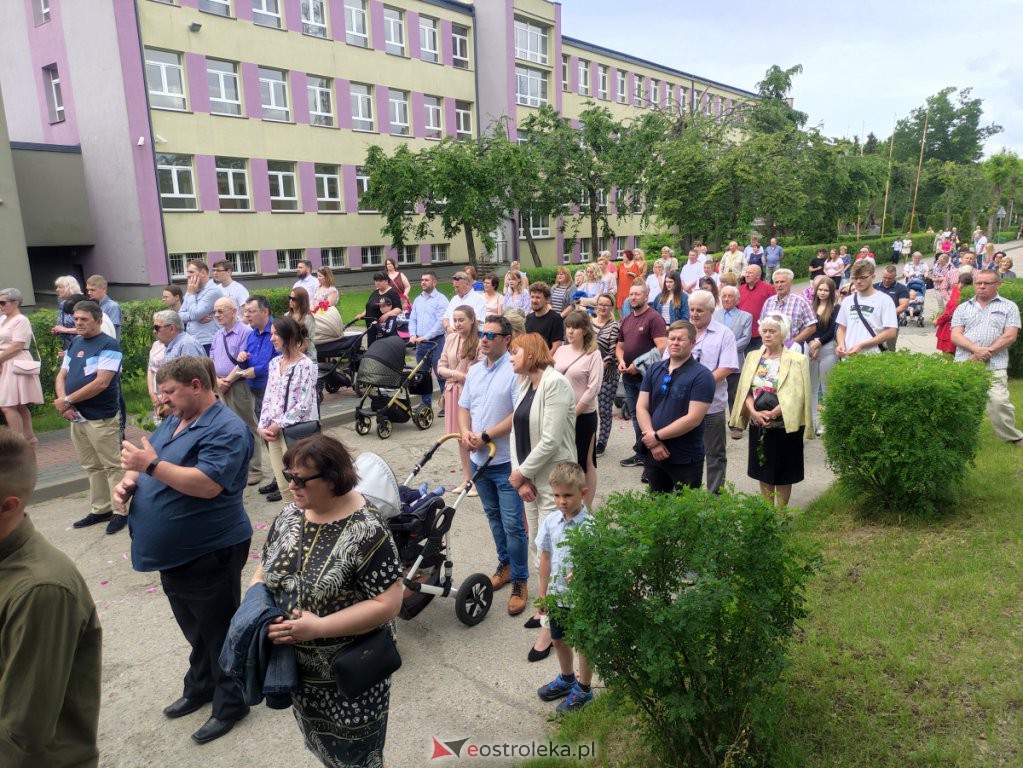  Procesja Bożego Ciała 2022 w parafii pw. św. Wojciecha w Ostrołęce [16.06.2022] - zdjęcie #20 - eOstroleka.pl