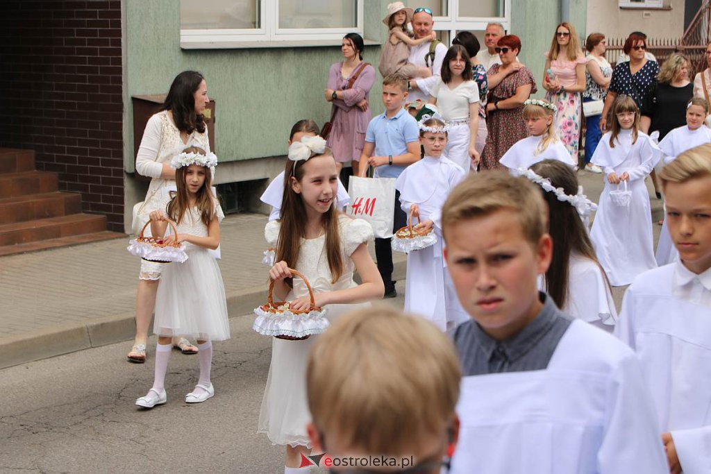 Boże Ciało 2022 w parafi pw. Nawiedzenia NMP w Ostrołęce [16.06.2022] - zdjęcie #161 - eOstroleka.pl