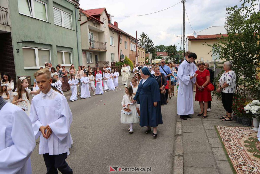 Boże Ciało 2022 w parafi pw. Nawiedzenia NMP w Ostrołęce [16.06.2022] - zdjęcie #160 - eOstroleka.pl