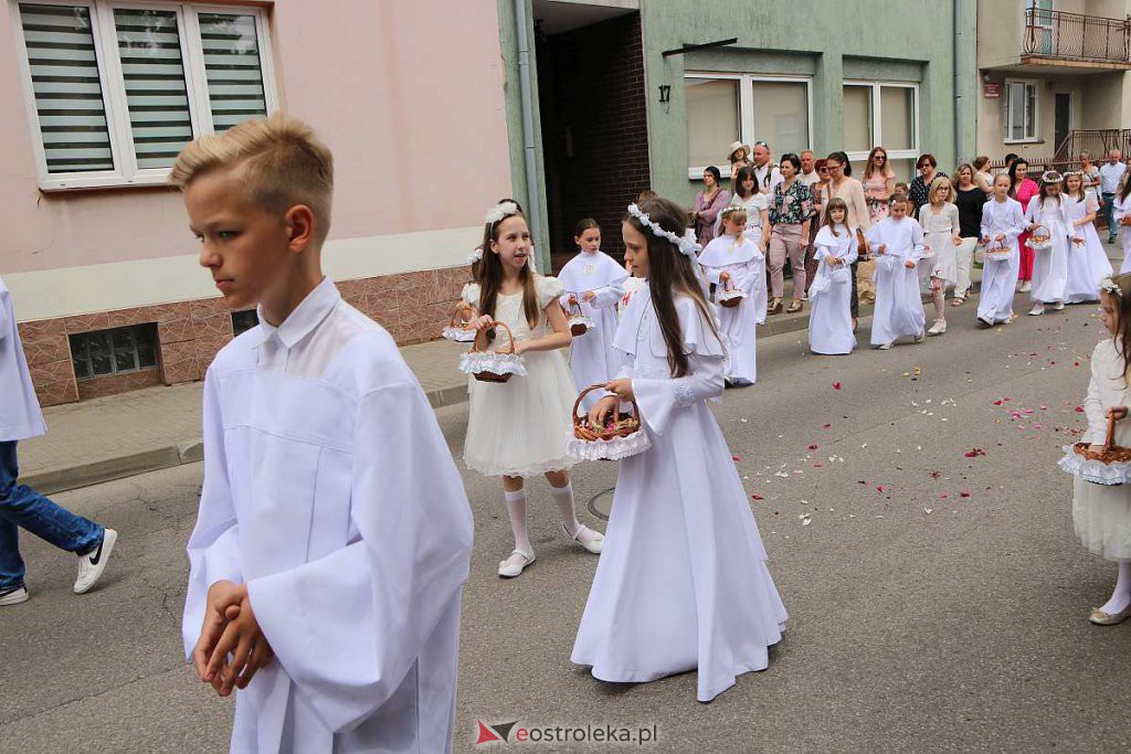 Boże Ciało 2022 w parafi pw. Nawiedzenia NMP w Ostrołęce [16.06.2022] - zdjęcie #158 - eOstroleka.pl