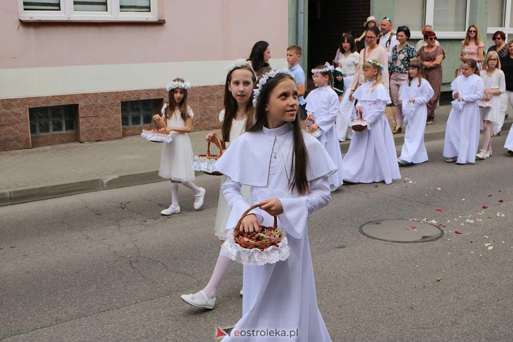 Boże Ciało 2022 w parafi pw. Nawiedzenia NMP w Ostrołęce [16.06.2022] - zdjęcie #157 - eOstroleka.pl