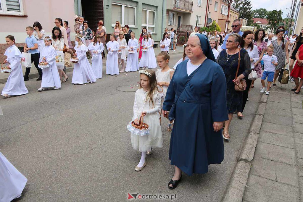Boże Ciało 2022 w parafi pw. Nawiedzenia NMP w Ostrołęce [16.06.2022] - zdjęcie #156 - eOstroleka.pl