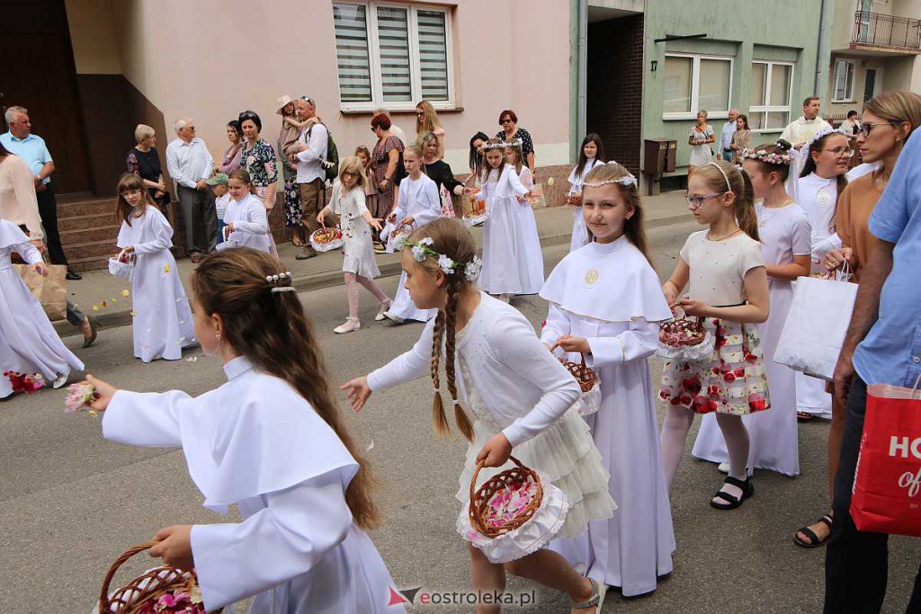 Boże Ciało 2022 w parafi pw. Nawiedzenia NMP w Ostrołęce [16.06.2022] - zdjęcie #154 - eOstroleka.pl