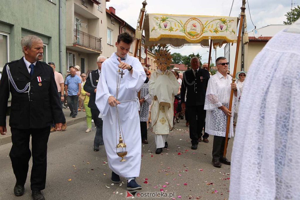 Boże Ciało 2022 w parafi pw. Nawiedzenia NMP w Ostrołęce [16.06.2022] - zdjęcie #149 - eOstroleka.pl