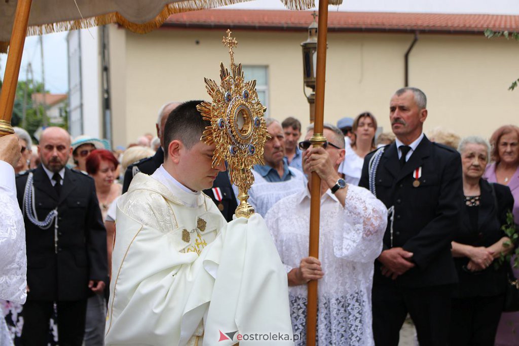 Boże Ciało 2022 w parafi pw. Nawiedzenia NMP w Ostrołęce [16.06.2022] - zdjęcie #148 - eOstroleka.pl