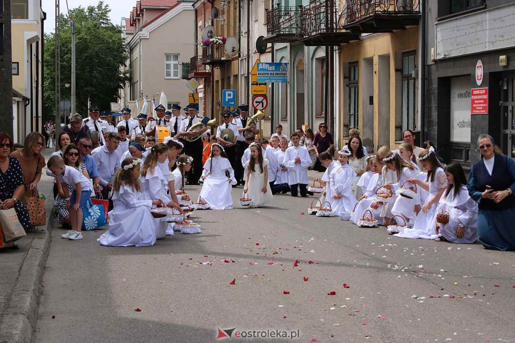 Boże Ciało 2022 w parafi pw. Nawiedzenia NMP w Ostrołęce [16.06.2022] - zdjęcie #126 - eOstroleka.pl