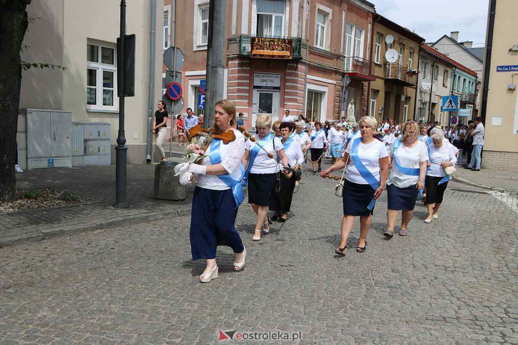 Boże Ciało 2022 w parafi pw. Nawiedzenia NMP w Ostrołęce [16.06.2022] - zdjęcie #108 - eOstroleka.pl