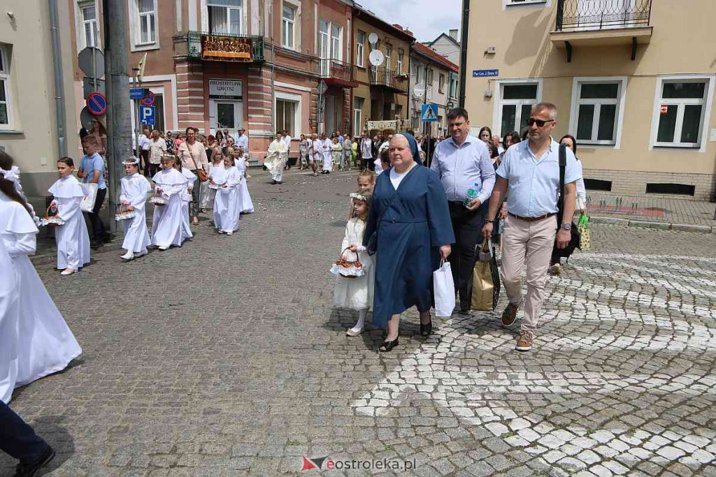 Boże Ciało 2022 w parafi pw. Nawiedzenia NMP w Ostrołęce [16.06.2022] - zdjęcie #68 - eOstroleka.pl