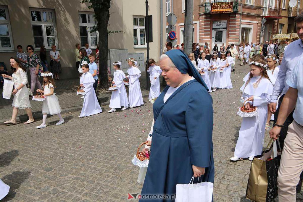 Boże Ciało 2022 w parafi pw. Nawiedzenia NMP w Ostrołęce [16.06.2022] - zdjęcie #60 - eOstroleka.pl
