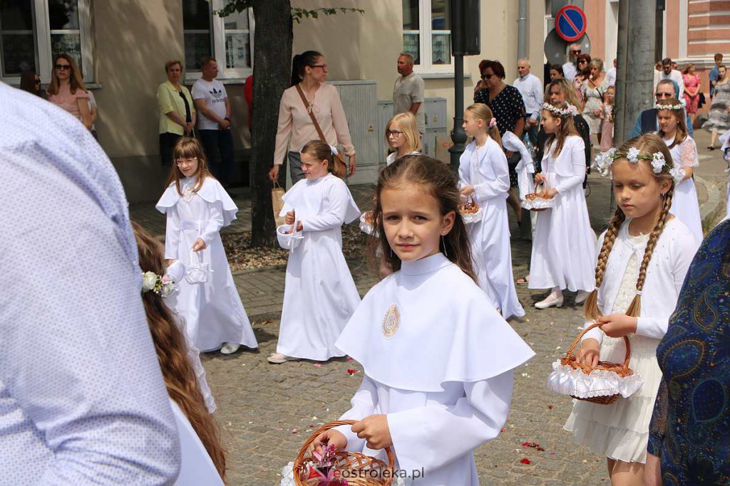 Boże Ciało 2022 w parafi pw. Nawiedzenia NMP w Ostrołęce [16.06.2022] - zdjęcie #58 - eOstroleka.pl