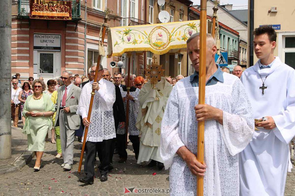 Boże Ciało 2022 w parafi pw. Nawiedzenia NMP w Ostrołęce [16.06.2022] - zdjęcie #50 - eOstroleka.pl
