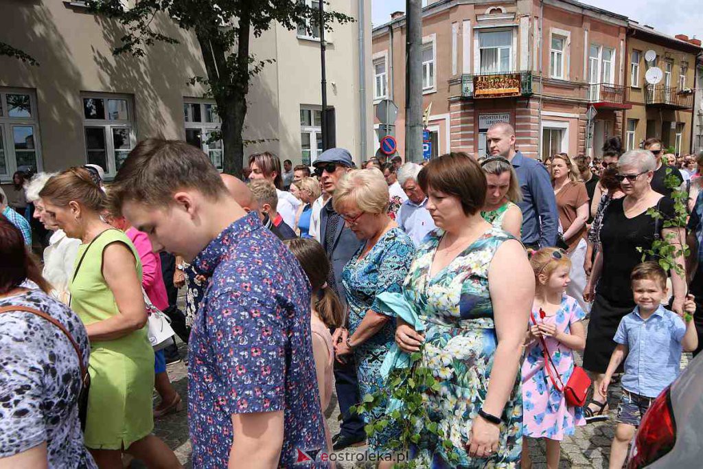 Boże Ciało 2022 w parafi pw. Nawiedzenia NMP w Ostrołęce [16.06.2022] - zdjęcie #105 - eOstroleka.pl
