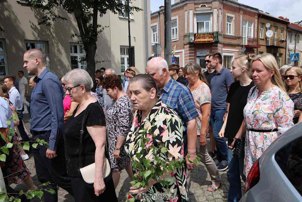 Boże Ciało 2022 w parafi pw. Nawiedzenia NMP w Ostrołęce [16.06.2022] - zdjęcie #99 - eOstroleka.pl