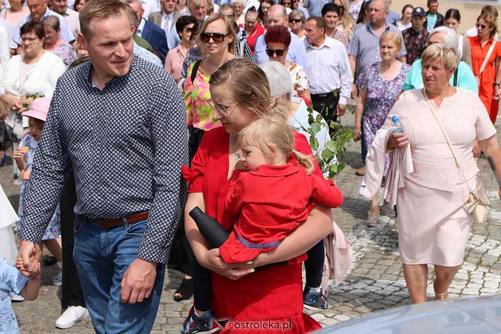 Boże Ciało 2022 w parafi pw. Nawiedzenia NMP w Ostrołęce [16.06.2022] - zdjęcie #25 - eOstroleka.pl