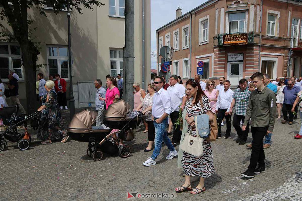 Boże Ciało 2022 w parafi pw. Nawiedzenia NMP w Ostrołęce [16.06.2022] - zdjęcie #13 - eOstroleka.pl